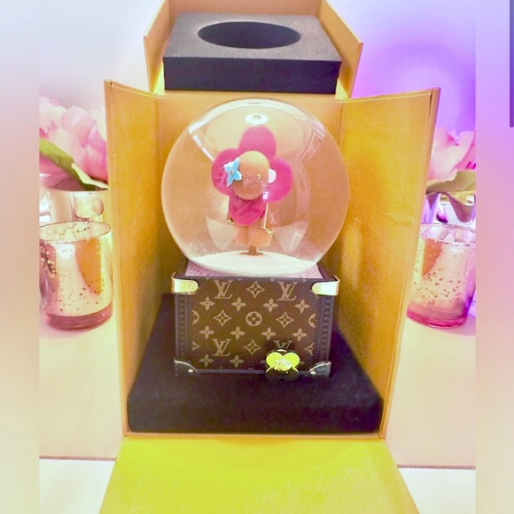 ✨Louis Vuitton Musical Snow Globe✨ - Picture 3 of 7